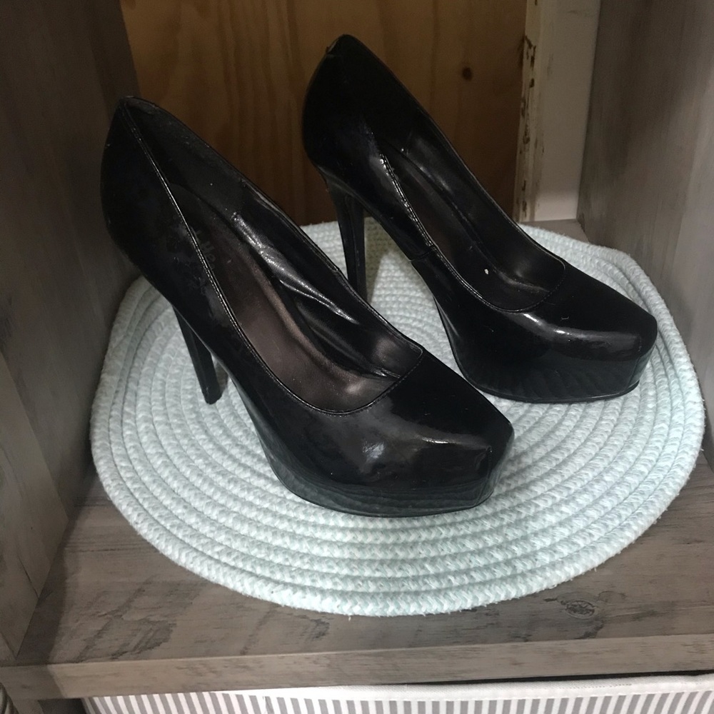 Shiny black high heels, size 8